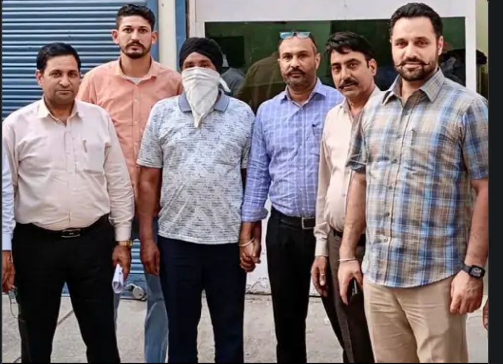 पूर्व पंचायत सदस्य 1.40 लाख की रिश्वत लेते रंगे हाथ गिरफ्तार